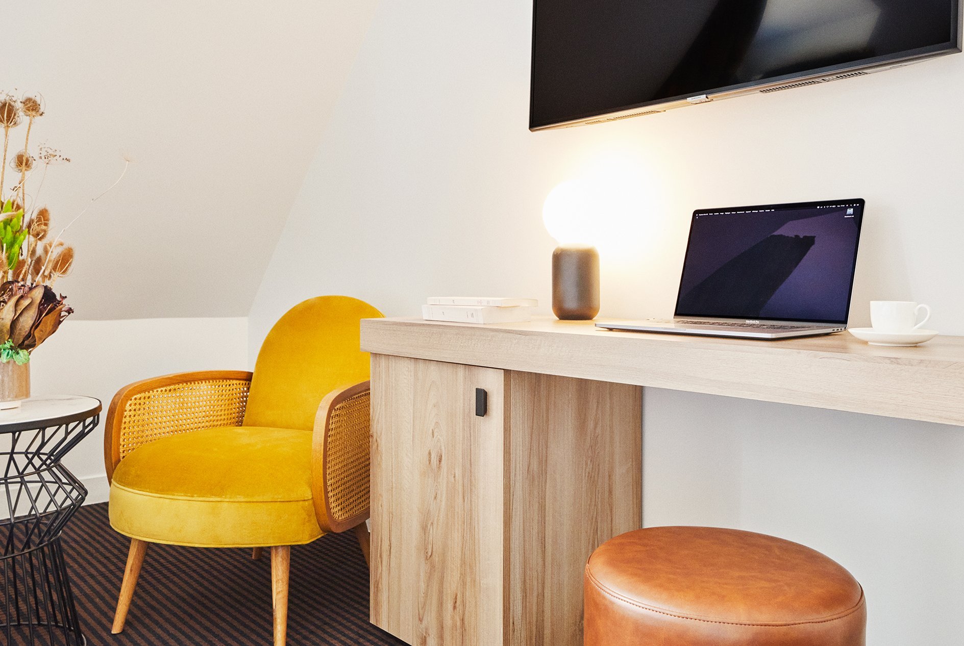 Plaza Tour Eiffel | Room | Room with desk